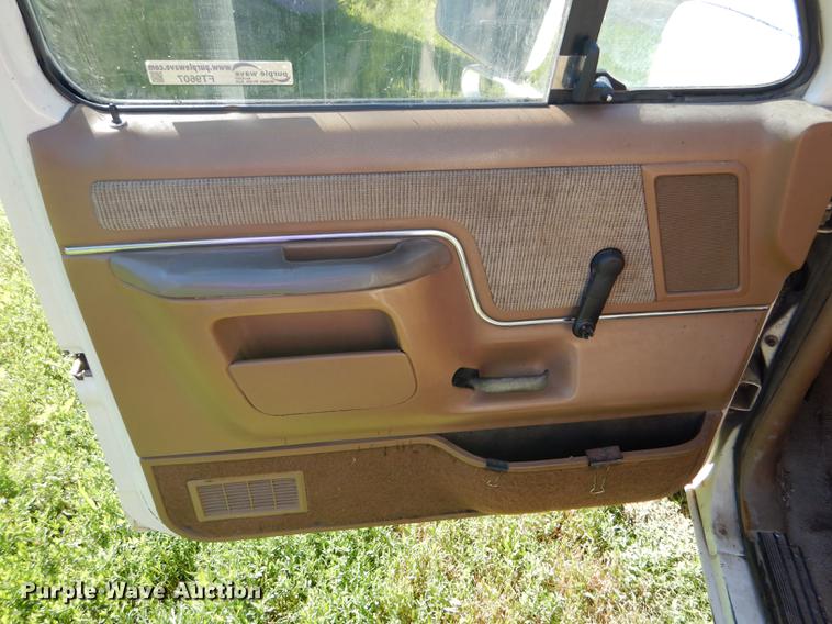 image for item FT9607 1990 Ford F250 pickup truck