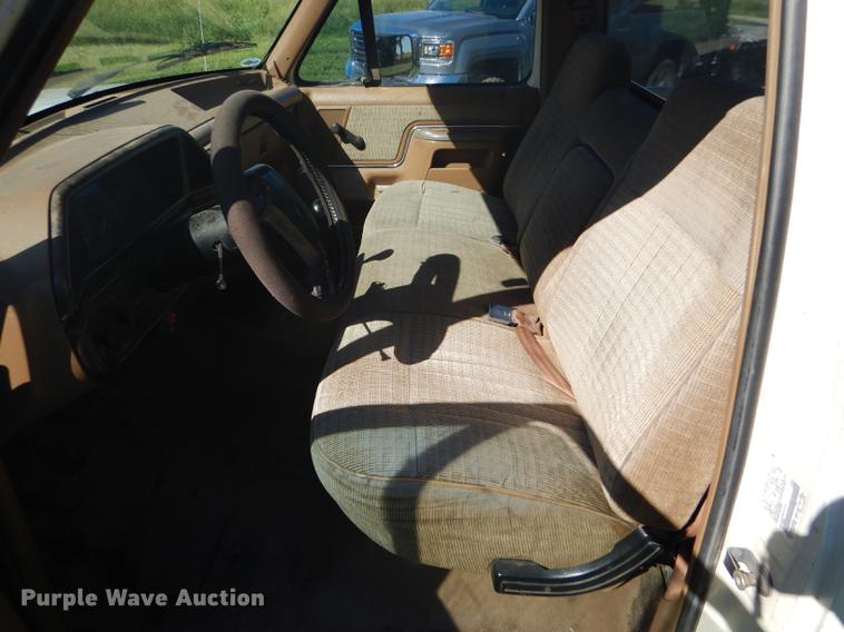 image for item FT9607 1990 Ford F250 pickup truck