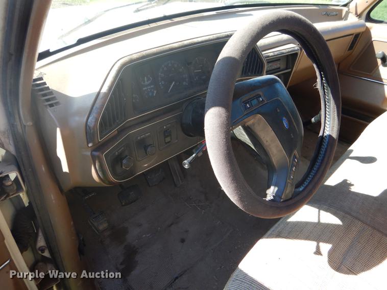 image for item FT9607 1990 Ford F250 pickup truck