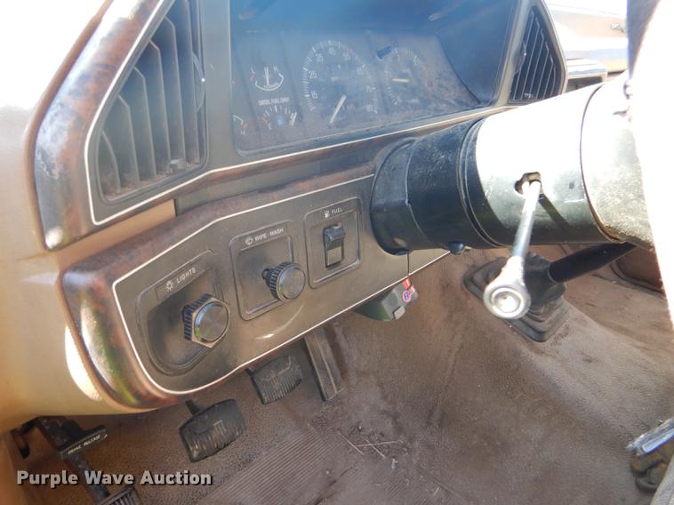 image for item FT9607 1990 Ford F250 pickup truck