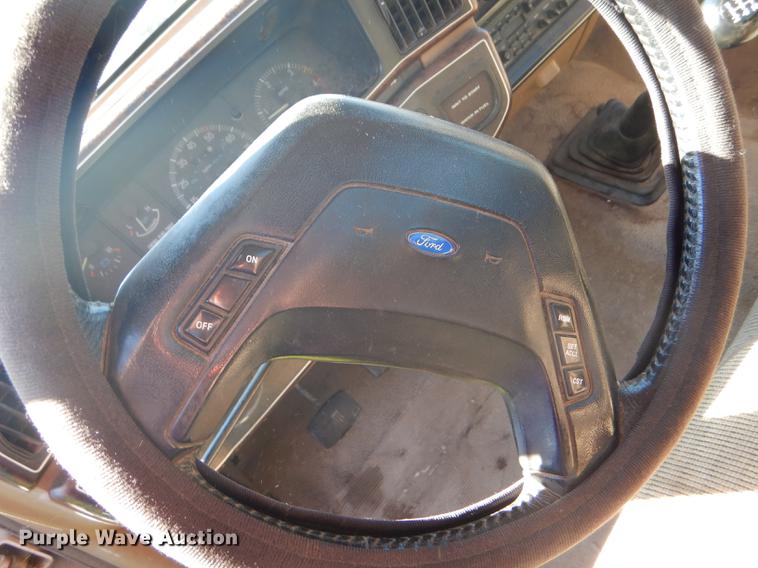 image for item FT9607 1990 Ford F250 pickup truck