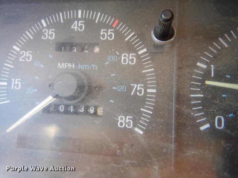 image for item FT9607 1990 Ford F250 pickup truck