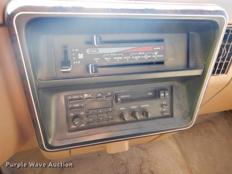 image for item FT9607 1990 Ford F250 pickup truck