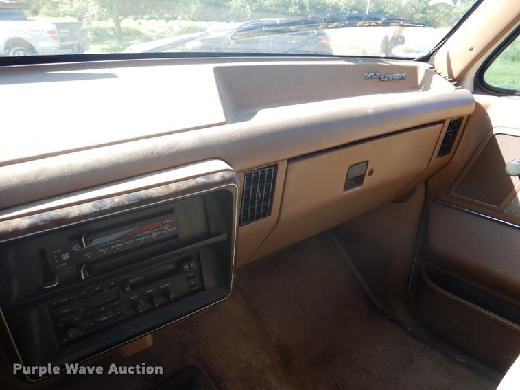 image for item FT9607 1990 Ford F250 pickup truck