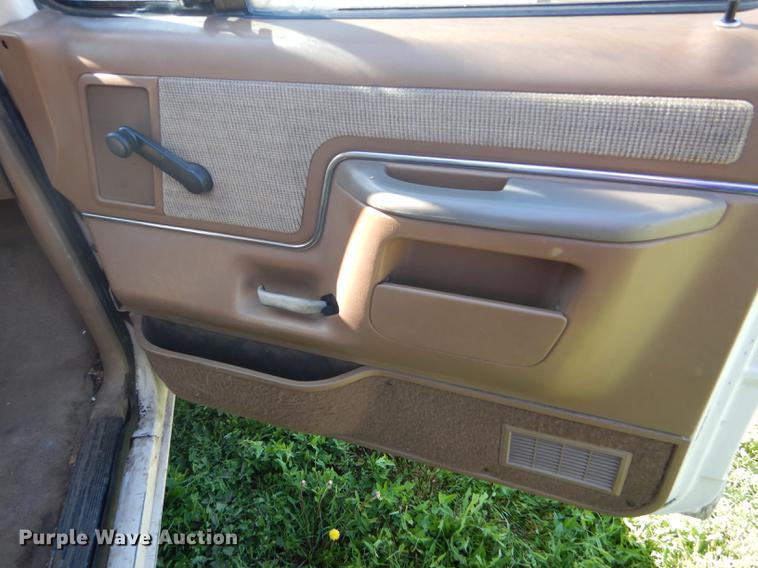 image for item FT9607 1990 Ford F250 pickup truck