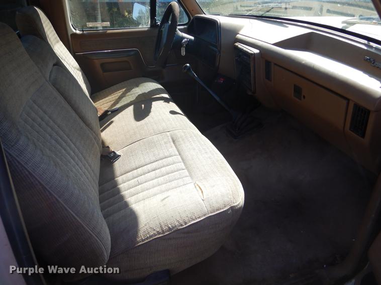 image for item FT9607 1990 Ford F250 pickup truck