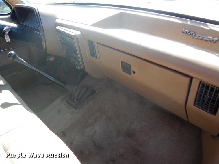 image for item FT9607 1990 Ford F250 pickup truck