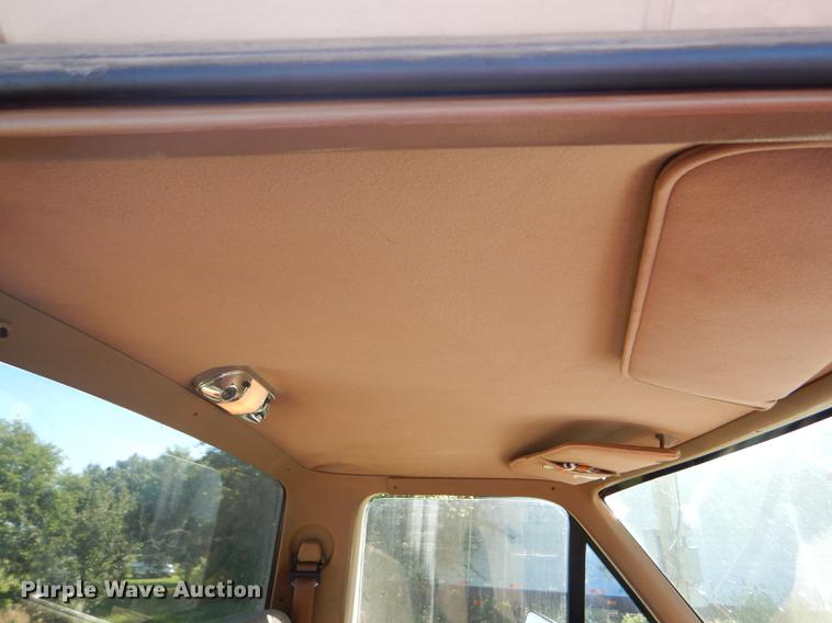 image for item FT9607 1990 Ford F250 pickup truck