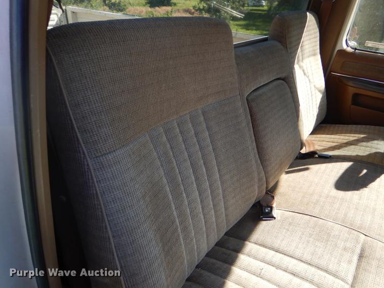 image for item FT9607 1990 Ford F250 pickup truck