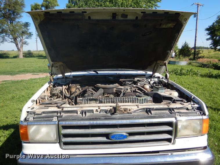 image for item FT9607 1990 Ford F250 pickup truck