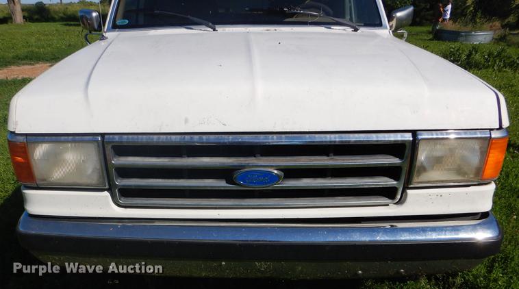 image for item FT9607 1990 Ford F250 pickup truck
