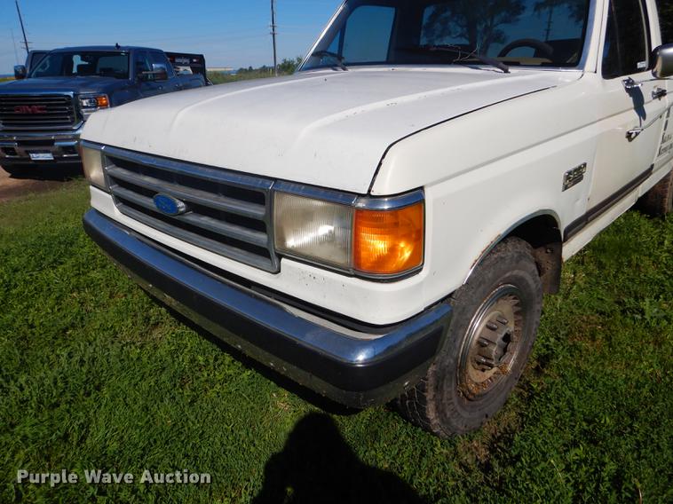 image for item FT9607 1990 Ford F250 pickup truck
