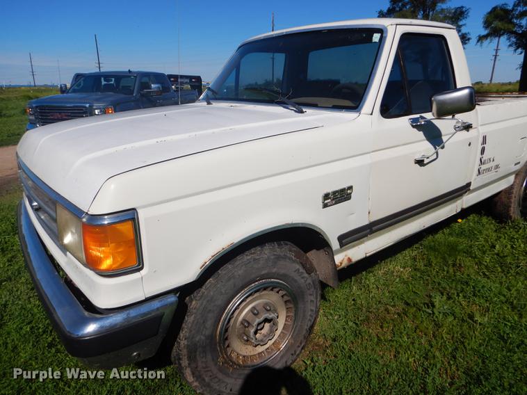 image for item FT9607 1990 Ford F250 pickup truck