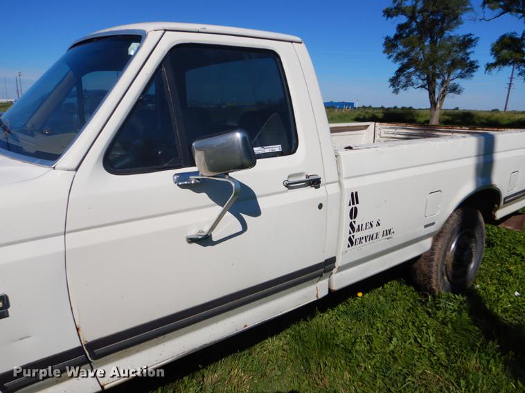image for item FT9607 1990 Ford F250 pickup truck