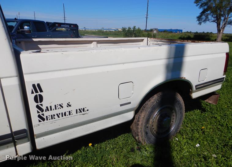 image for item FT9607 1990 Ford F250 pickup truck