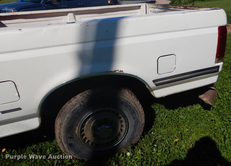 image for item FT9607 1990 Ford F250 pickup truck