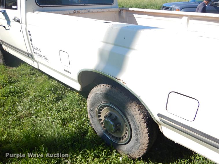 image for item FT9607 1990 Ford F250 pickup truck