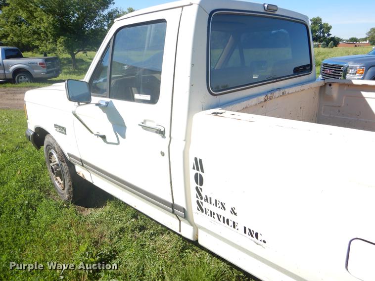 image for item FT9607 1990 Ford F250 pickup truck