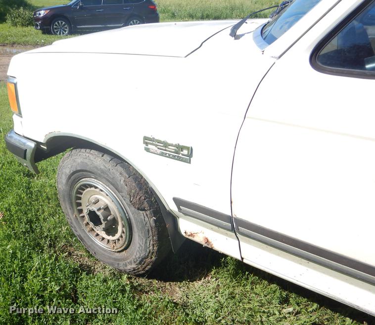image for item FT9607 1990 Ford F250 pickup truck