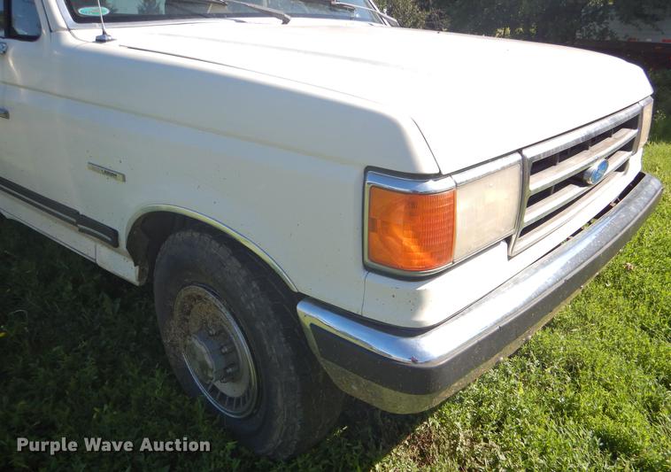 image for item FT9607 1990 Ford F250 pickup truck
