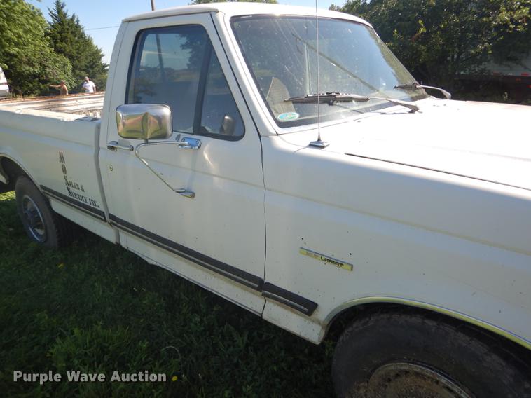 image for item FT9607 1990 Ford F250 pickup truck