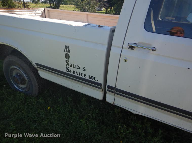 image for item FT9607 1990 Ford F250 pickup truck