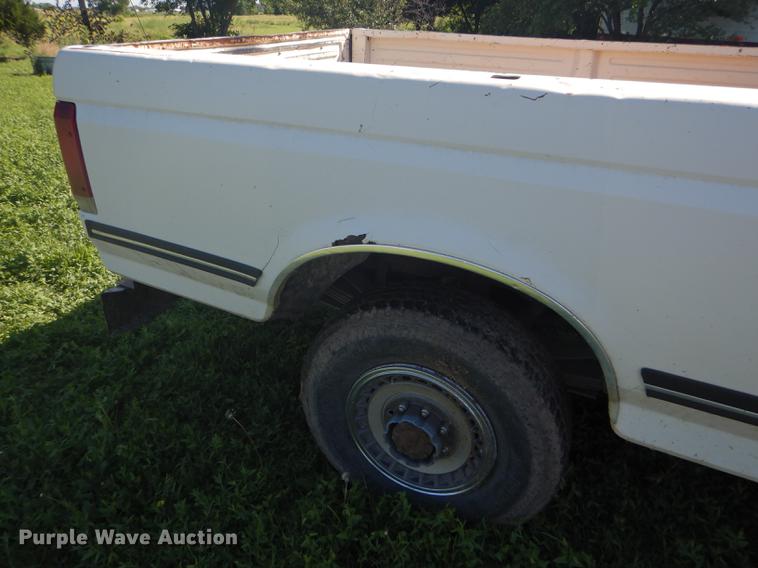 image for item FT9607 1990 Ford F250 pickup truck