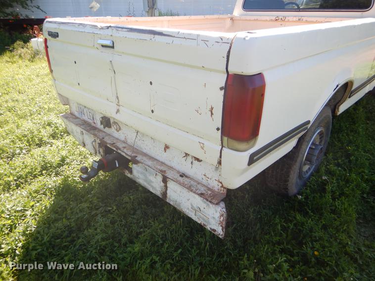 image for item FT9607 1990 Ford F250 pickup truck
