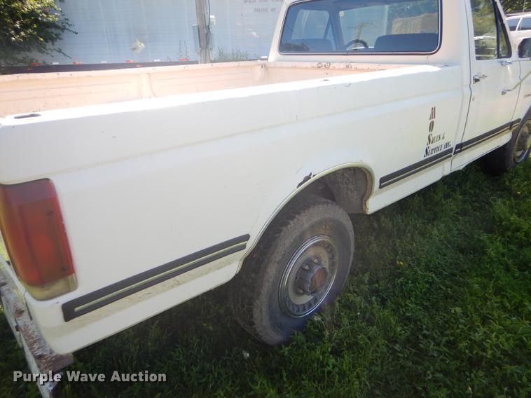 image for item FT9607 1990 Ford F250 pickup truck