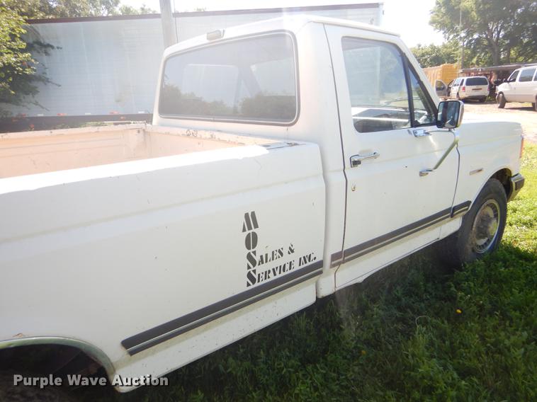 image for item FT9607 1990 Ford F250 pickup truck