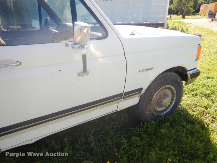 image for item FT9607 1990 Ford F250 pickup truck