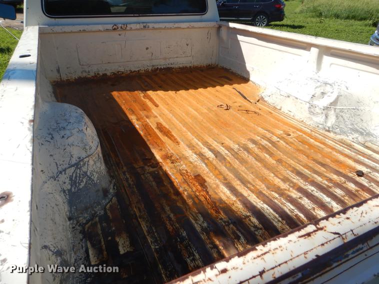 image for item FT9607 1990 Ford F250 pickup truck