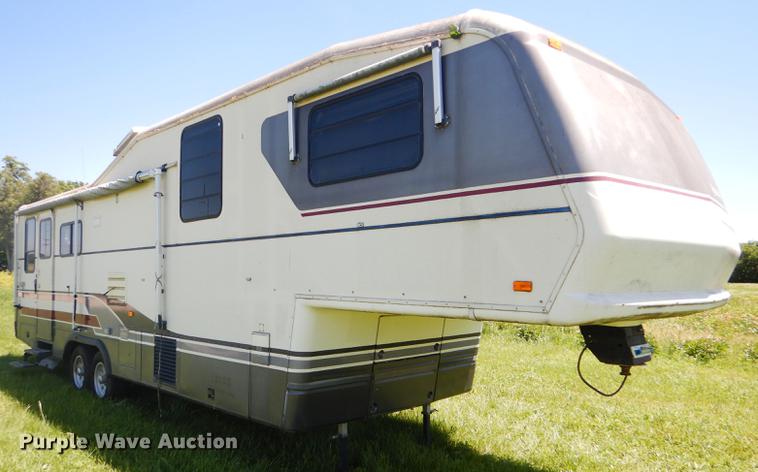 image for item FT9608 1993 Fleetwood Avion 345G camper