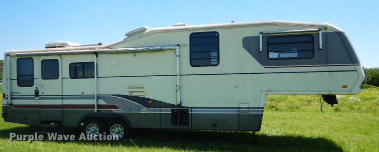image for item FT9608 1993 Fleetwood Avion 345G camper