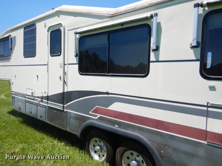 image for item FT9608 1993 Fleetwood Avion 345G camper
