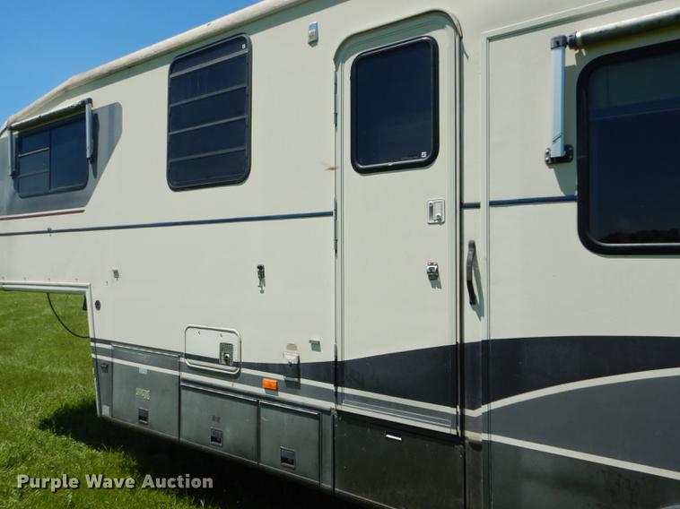 image for item FT9608 1993 Fleetwood Avion 345G camper