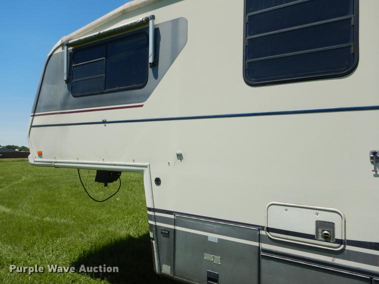 image for item FT9608 1993 Fleetwood Avion 345G camper