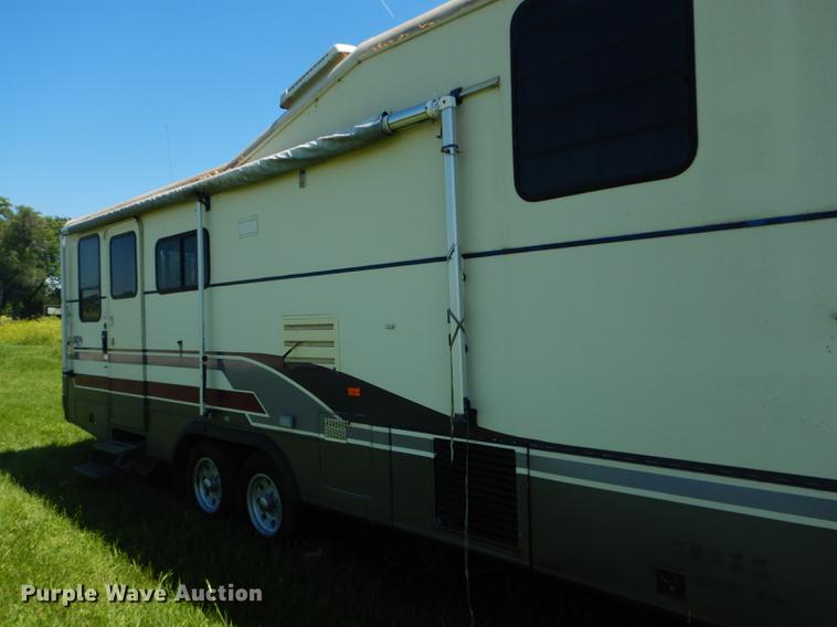image for item FT9608 1993 Fleetwood Avion 345G camper
