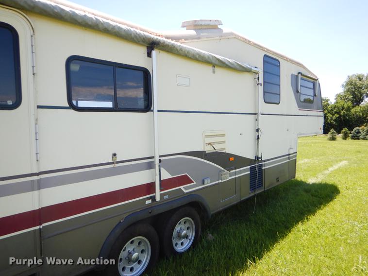 image for item FT9608 1993 Fleetwood Avion 345G camper