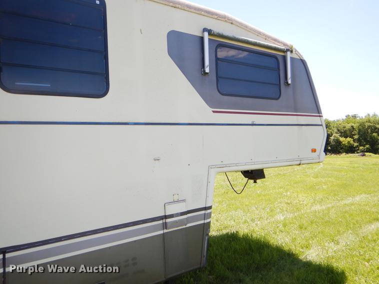 image for item FT9608 1993 Fleetwood Avion 345G camper
