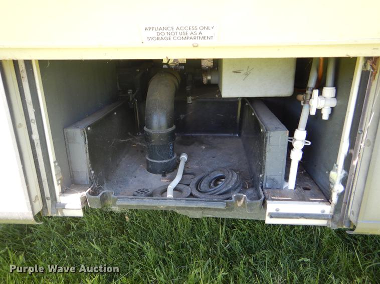 image for item FT9608 1993 Fleetwood Avion 345G camper