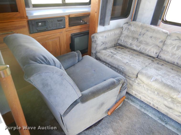 image for item FT9608 1993 Fleetwood Avion 345G camper