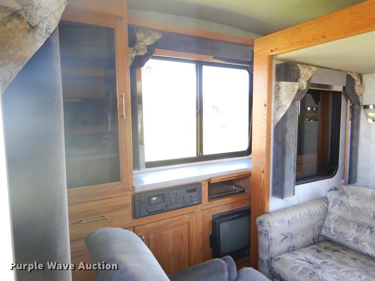 image for item FT9608 1993 Fleetwood Avion 345G camper
