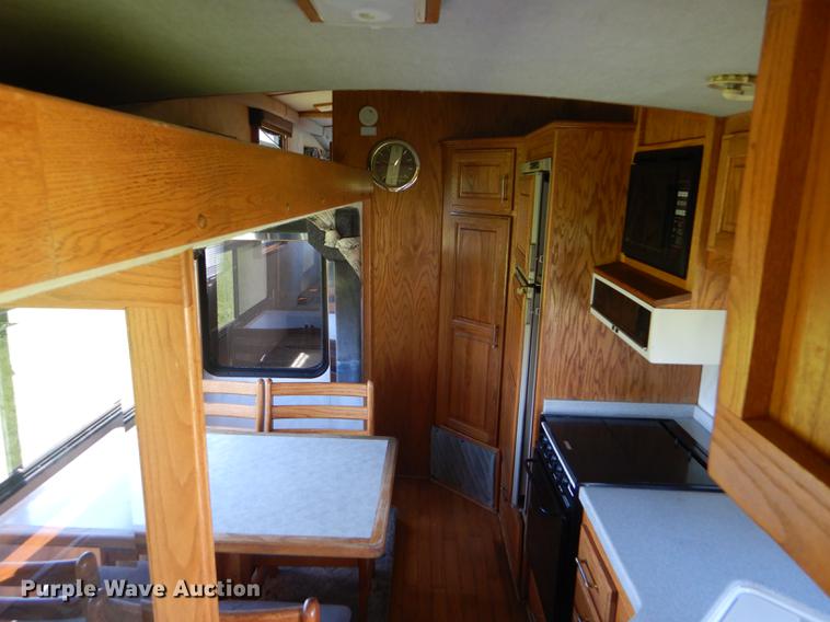 image for item FT9608 1993 Fleetwood Avion 345G camper