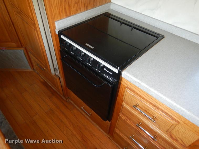 image for item FT9608 1993 Fleetwood Avion 345G camper