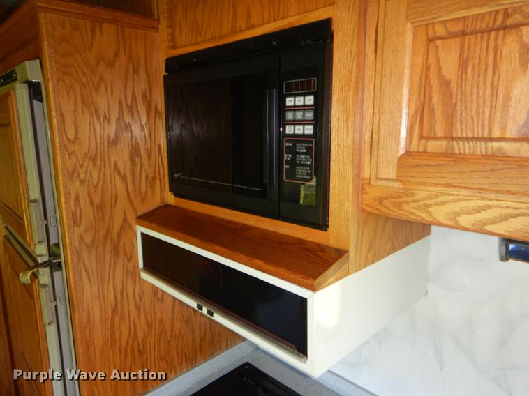 image for item FT9608 1993 Fleetwood Avion 345G camper