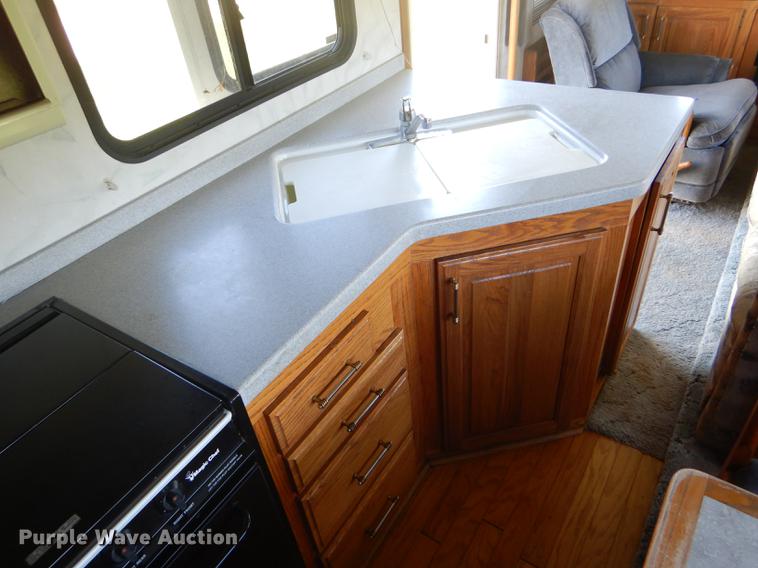 image for item FT9608 1993 Fleetwood Avion 345G camper