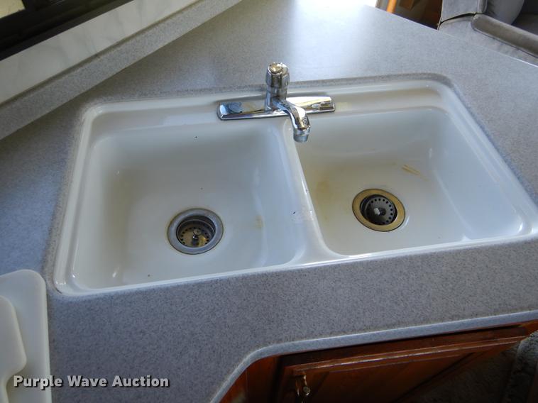 image for item FT9608 1993 Fleetwood Avion 345G camper