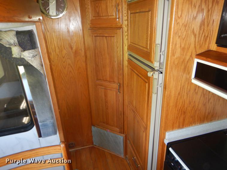 image for item FT9608 1993 Fleetwood Avion 345G camper