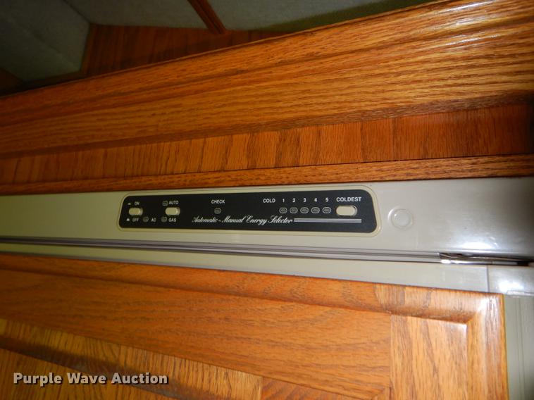 image for item FT9608 1993 Fleetwood Avion 345G camper